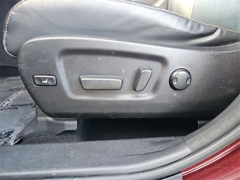 Used 2018 Toyota Highlander XLE w/ Carpet Mat Package (TMS) image 22