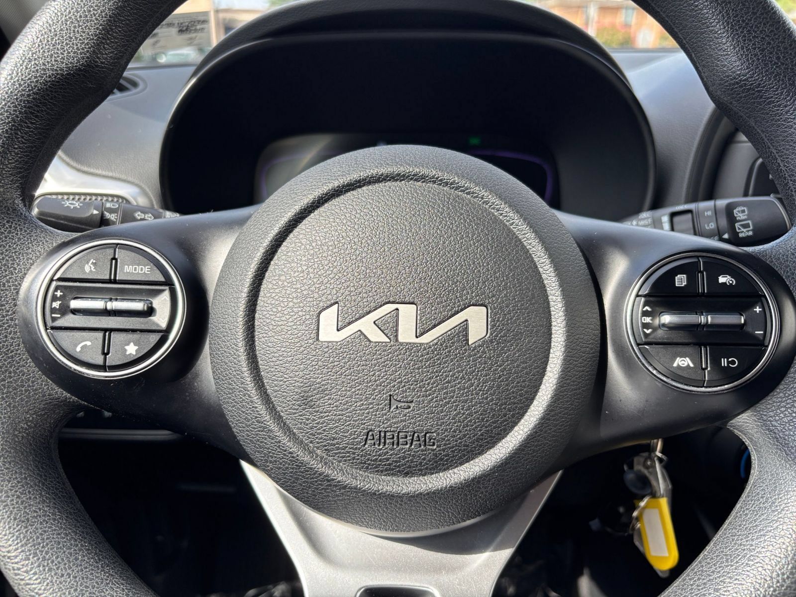 Used 2025 Kia Soul LX w/ LX Technology Package FWD image 25
