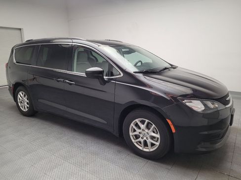 Used 2021 Chrysler Voyager Lxi FWD image 11