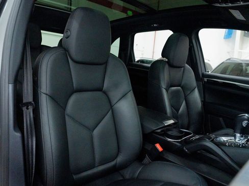 Used 2016 Porsche Cayenne image 36