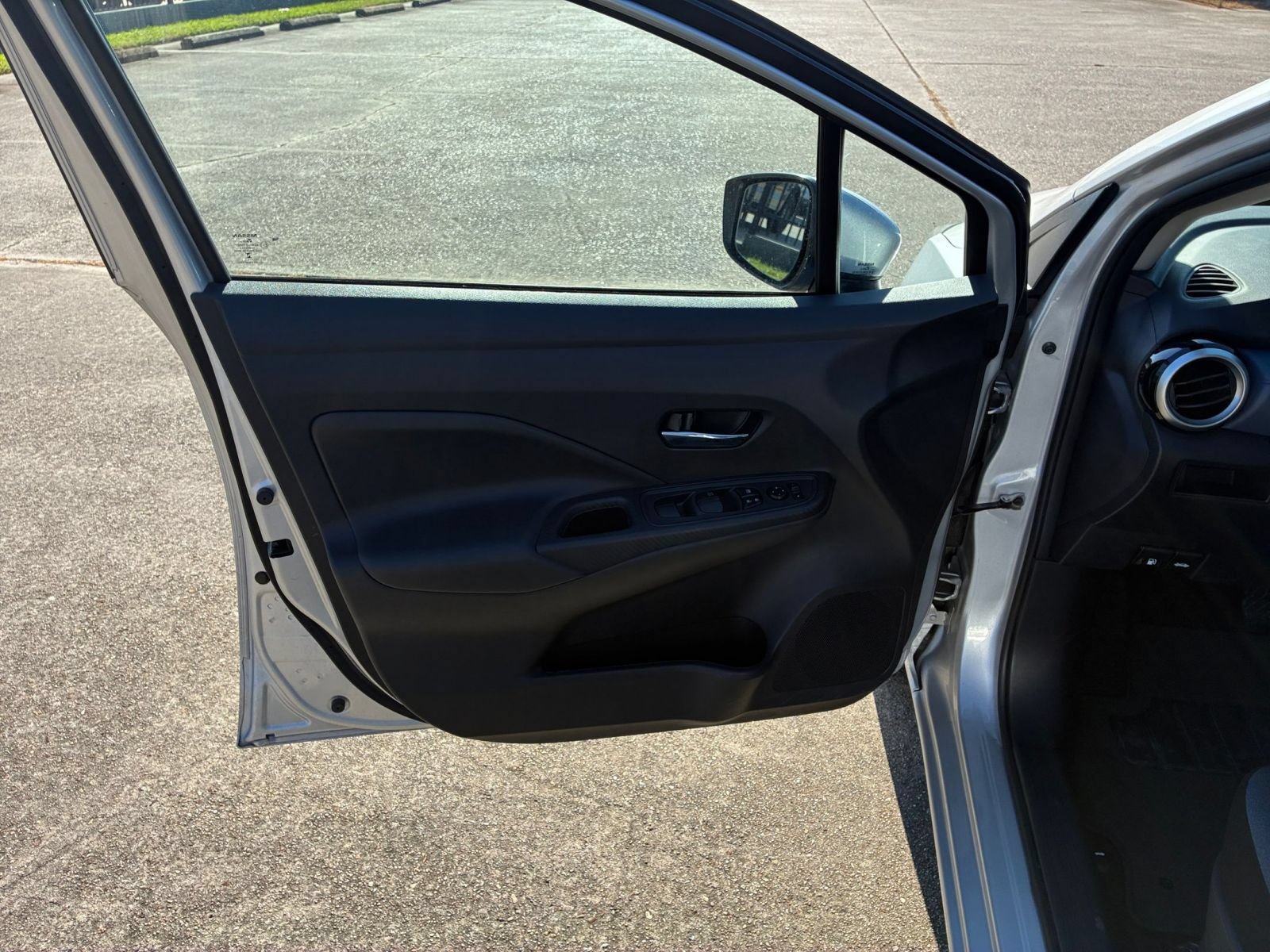 Used 2025 Nissan Versa SV FWD image 18