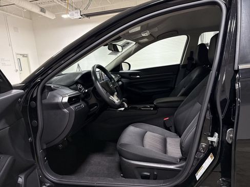 Used 2024 Nissan Altima 2.5 SV FWD image 19
