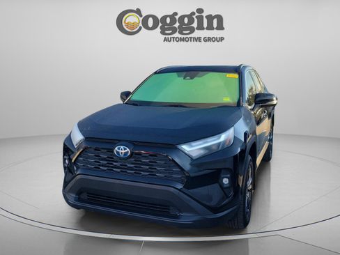 Used 2022 Toyota RAV4 XLE Premium image 10