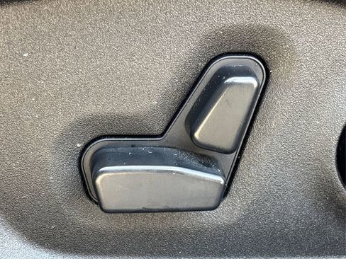 Used 2016 Jeep Renegade Limited image 33