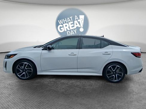 Used 2025 Nissan Sentra SR w/ SR Premium Package FWD image 7