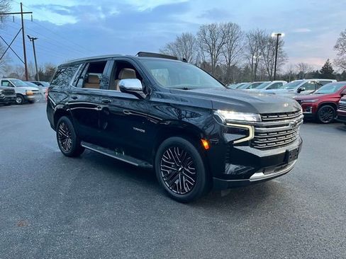 Used 2021 Chevrolet Tahoe Premier w/ Premium Package image 4