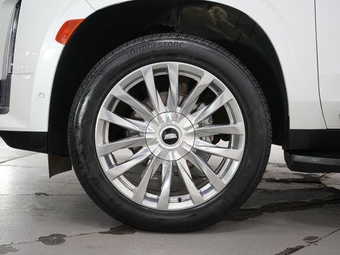 Used 2021 Cadillac Escalade Premium Luxury w/ LPO, Illumination Package AWD/4WD image 32