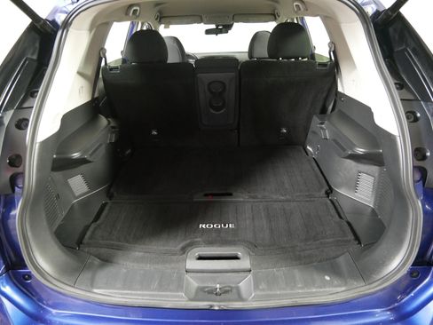 Used 2019 Nissan Rogue SV w/ Premium Package AWD/4WD image 18