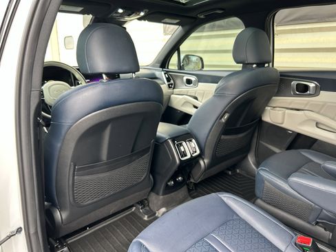 Used 2022 Kia Sorento SX Prestige w/ Panoramic Sunroof Package image 13