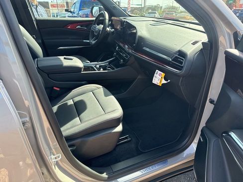 New 2026 Chevrolet Traverse Z71 w/ Enhanced Driving Package AWD/4WD image 38