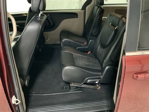 Used 2019 Dodge Grand Caravan SXT image 14