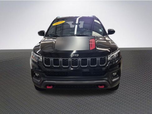 Used 2025 Jeep Compass Trailhawk AWD/4WD image 3