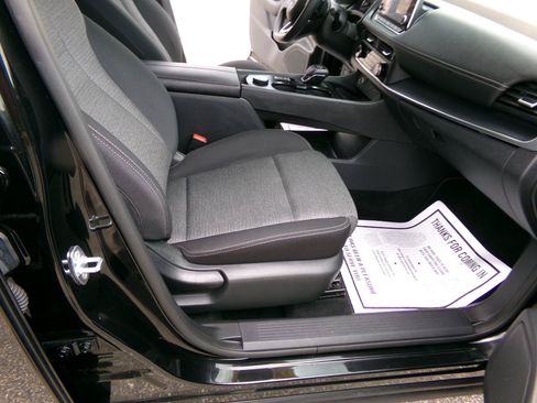 Used 2022 Nissan Rogue S AWD/4WD image 19