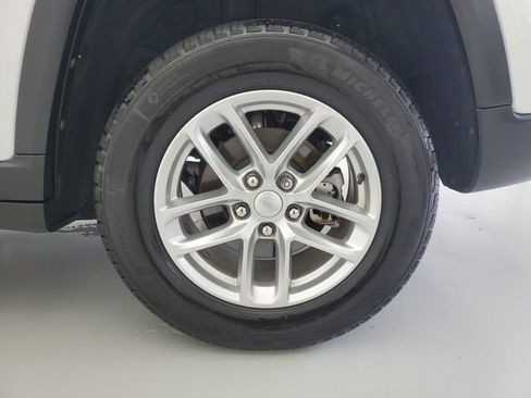 Used 2025 Jeep Grand Cherokee Laredo X RWD image 11