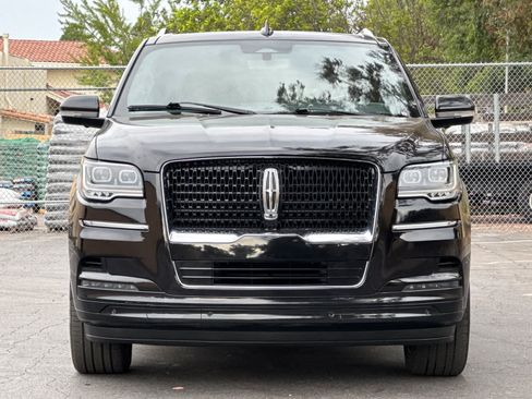 Used 2022 Lincoln Navigator Reserve AWD/4WD image 10
