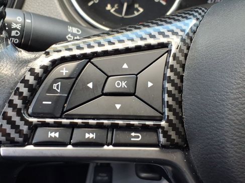 Used 2020 Nissan Rogue SV image 27