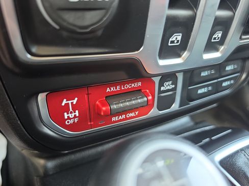 Used 2025 Jeep Wrangler Sport AWD/4WD image 26