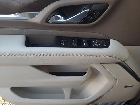 Used 2021 GMC Yukon XL Denali w/ Denali Premium Package image 29