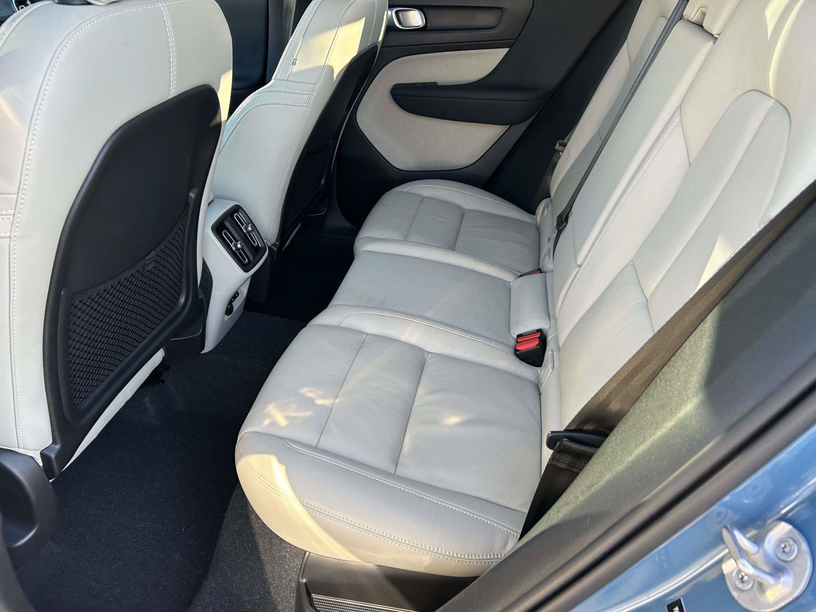 Certified 2024 Volvo XC40 B5 Plus w/ Climate Package AWD/4WD image 15