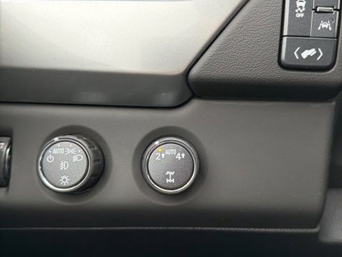 Used 2018 Chevrolet Suburban LT w/ Luxury Package image 25