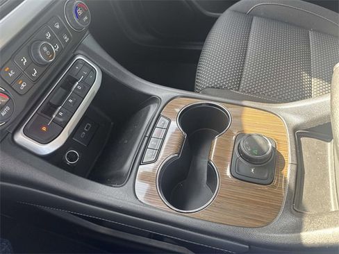 Used 2023 GMC Acadia SLE w/ Elevation Edition image 32