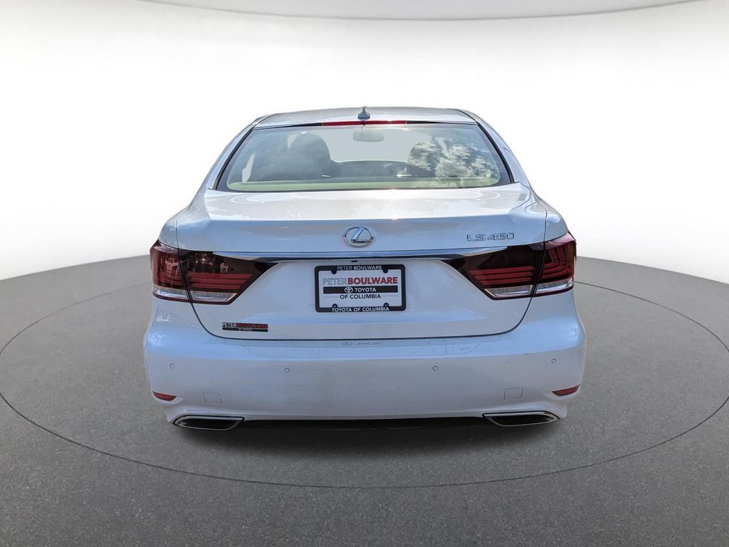 Used 2013 Lexus LS 460 w/ Comfort Pkg RWD image 4