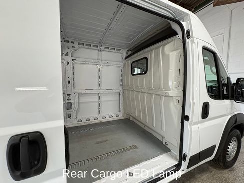 Used 2025 RAM ProMaster 2500 w/ Convenience Group FWD image 21