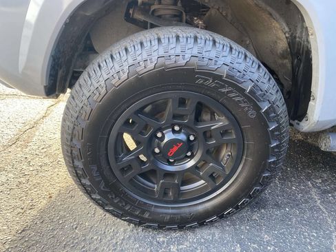 Used 2020 Toyota Tacoma TRD Sport AWD/4WD image 10