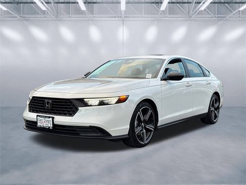 Used 2024 Honda Accord Sport image 4