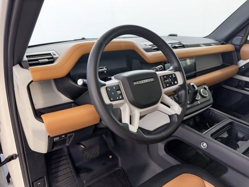 Used 2024 Land Rover Defender 110 X-Dynamic SE AWD/4WD image 4