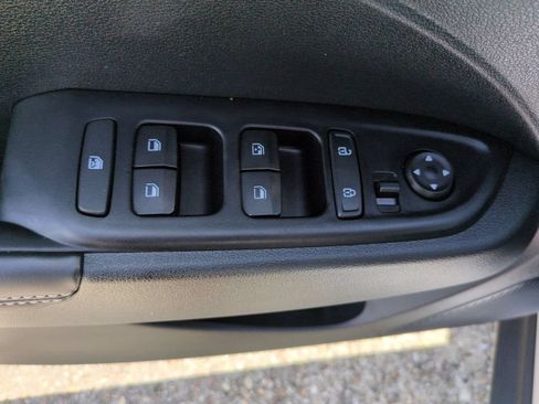 Used 2024 Hyundai Venue Limited FWD image 15
