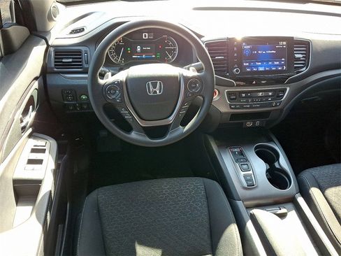 Used 2023 Honda Ridgeline Sport image 11