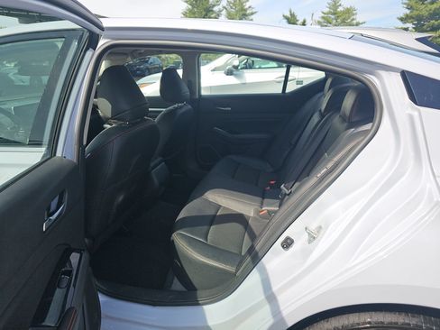 Used 2023 Nissan Altima 2.5 SR AWD/4WD image 4