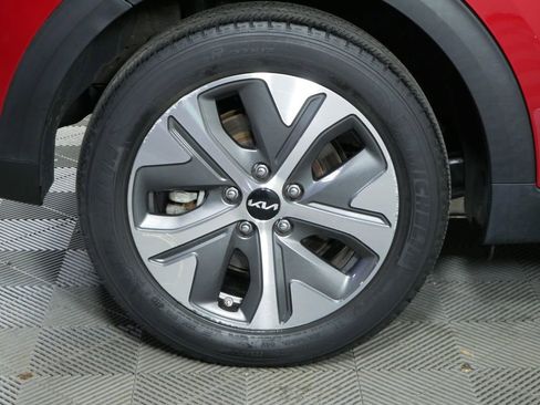 Used 2022 Kia Niro EX Premium FWD image 11