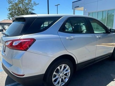 Used 2020 Chevrolet Equinox LS FWD image 4