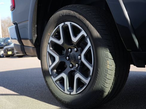 Used 2025 RAM 1500 Laramie AWD/4WD image 31