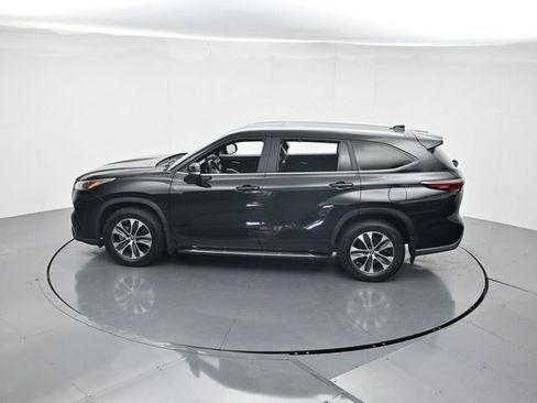 Used 2024 Toyota Highlander XLE AWD/4WD image 49