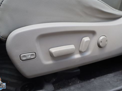 Used 2019 Toyota Highlander XLE FWD image 13