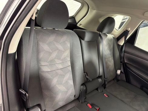 Used 2016 Nissan Rogue SV image 23