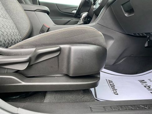 Used 2022 Chevrolet Equinox LT image 11