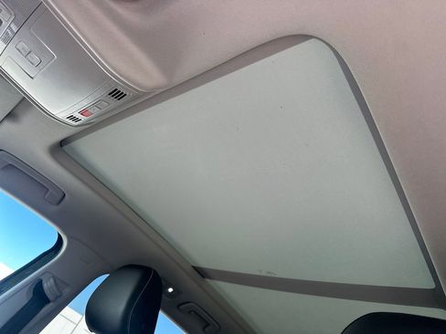 Used 2023 Volkswagen Taos SE w/ Panoramic Sunroof Package AWD/4WD image 16