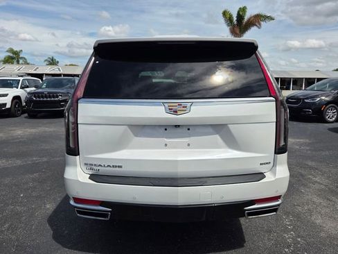 Used 2022 Cadillac Escalade ESV Luxury image 10