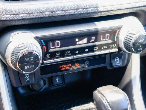 Used 2020 Toyota RAV4 XLE Premium FWD image 17