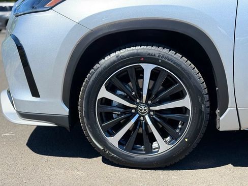 Used 2022 Toyota Highlander XSE AWD/4WD image 9
