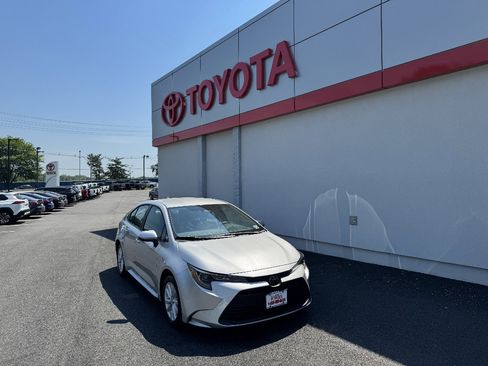 Used 2026 Toyota Corolla LE w/ LE Premium Package FWD image 1