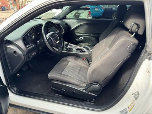 Used 2017 Dodge Challenger SXT image 9