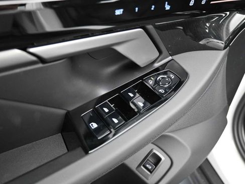 New 2026 BMW 530i w/ Convenience Package RWD image 8