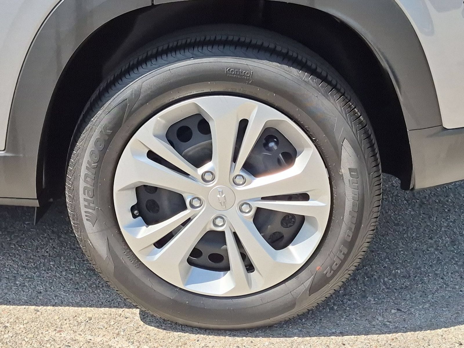 Used 2026 Chevrolet Trax LS FWD image 9