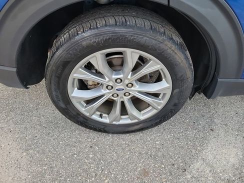 Used 2023 Ford Explorer Limited w/ Equipment Group 301A image 7