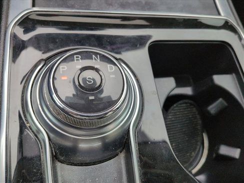 Used 2019 Ford Edge Titanium image 11